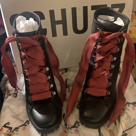 SCHUTZ original Woman’s “ZARA” black leather boot,with
Box & dust bag NEW - Picture 8 of 15